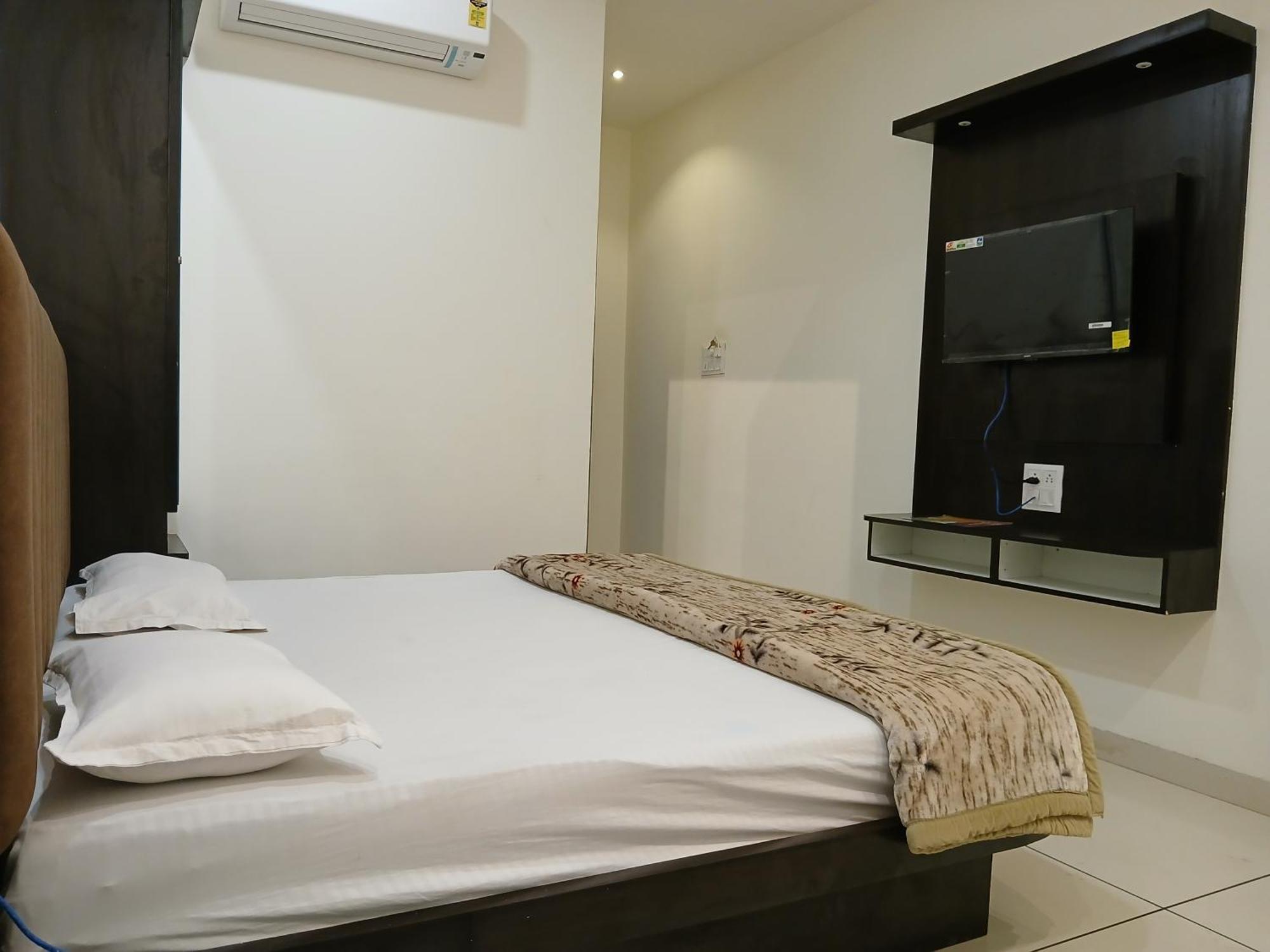 Hotel Jyoti Shree 乌贾因 外观 照片